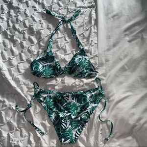 🌸 Tropical Halter Bikini Swimsuit size medium